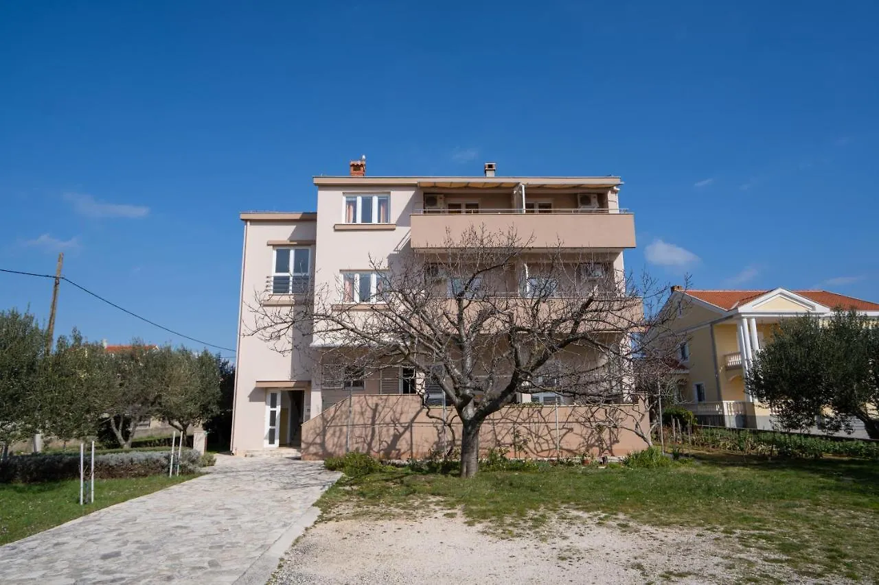 Apartments Valentin Privlaka