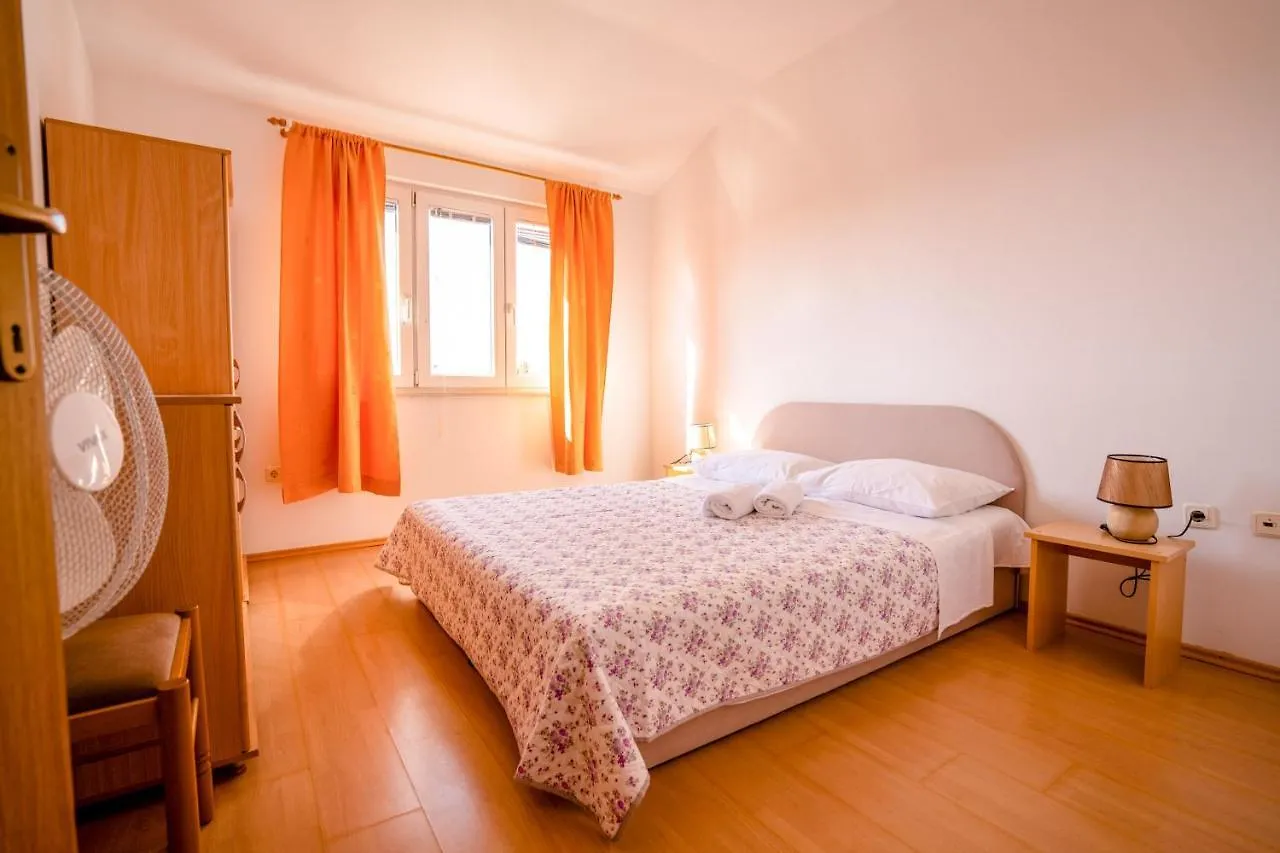 Apartments Valentin Privlaka