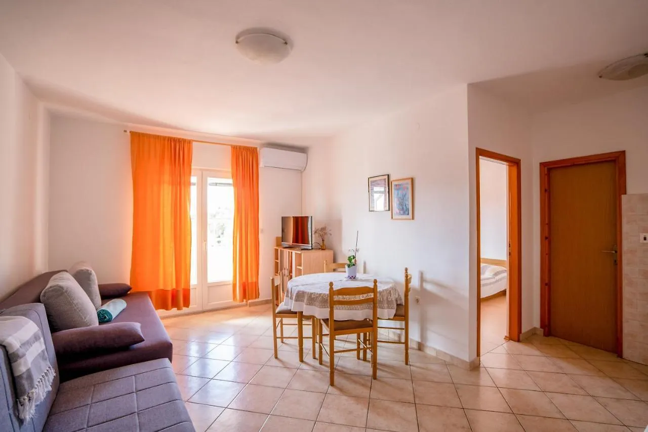 Apartments Valentin Privlaka