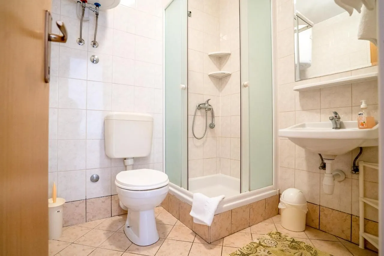 Apartments Valentin Privlaka