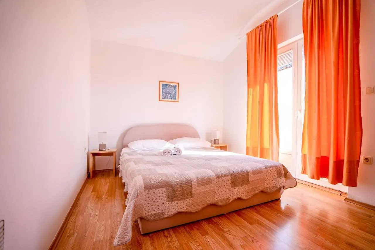Apartments Valentin Privlaka