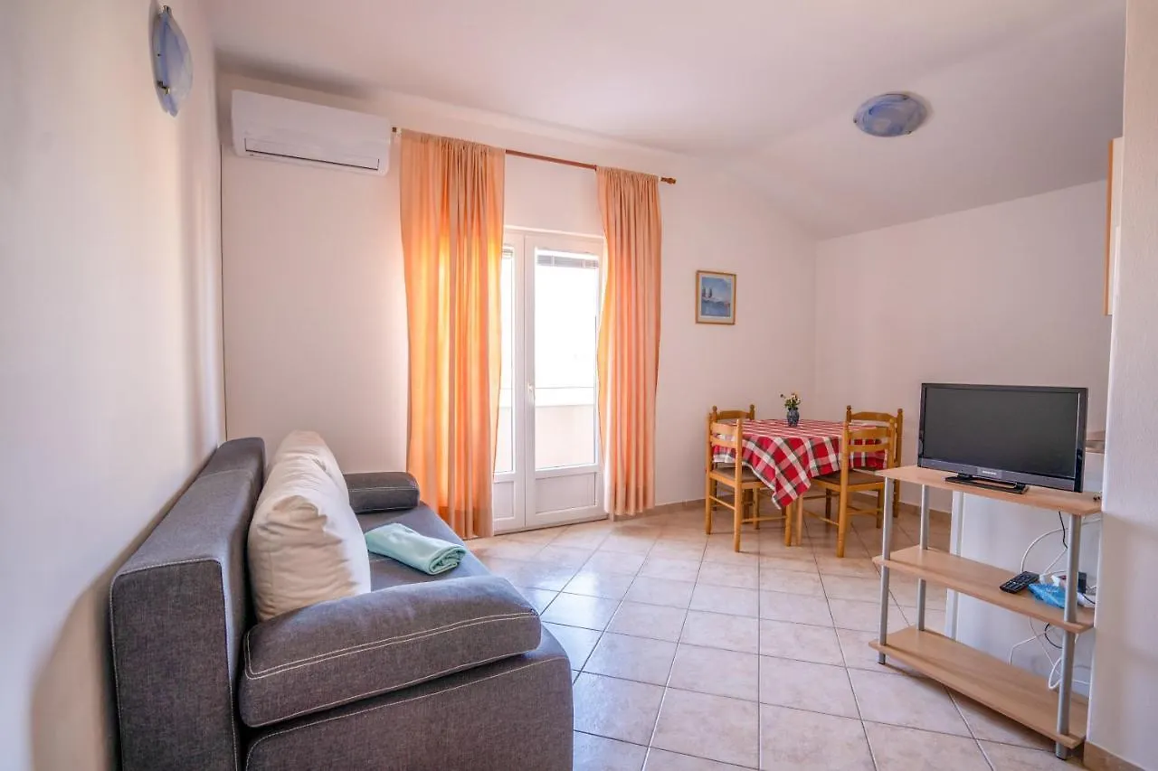 Apartments Valentin Privlaka