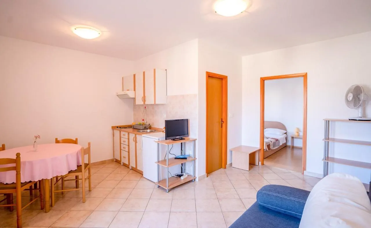 Apartments Valentin Privlaka