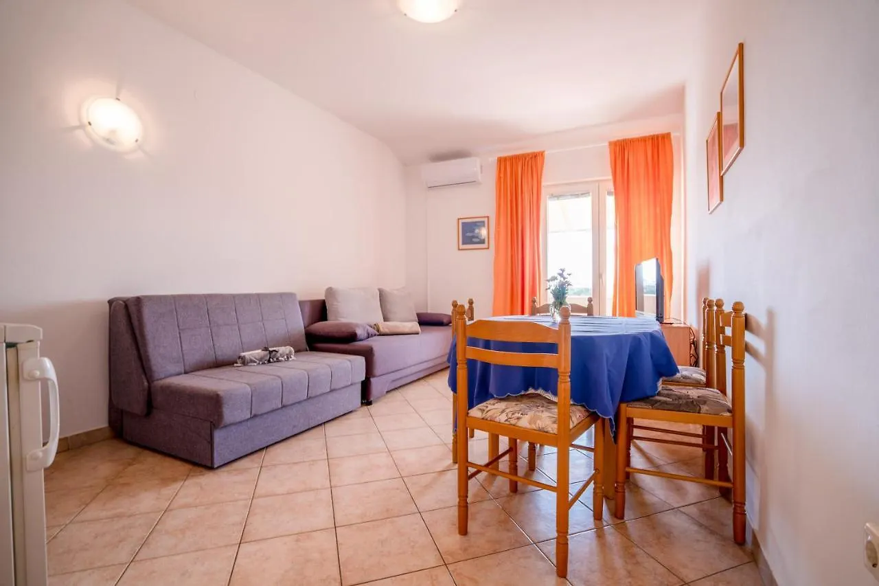 Apartments Valentin Privlaka