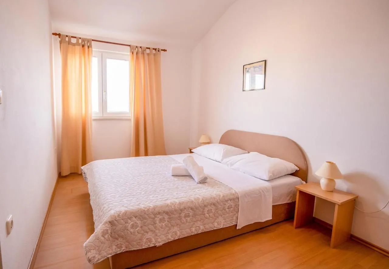 Apartments Valentin Privlaka