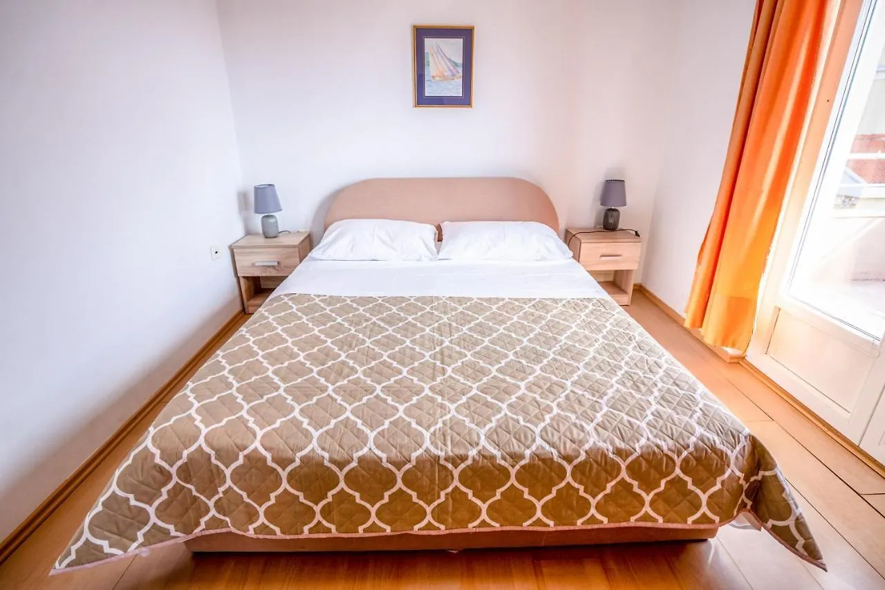 Apartments Valentin Privlaka
