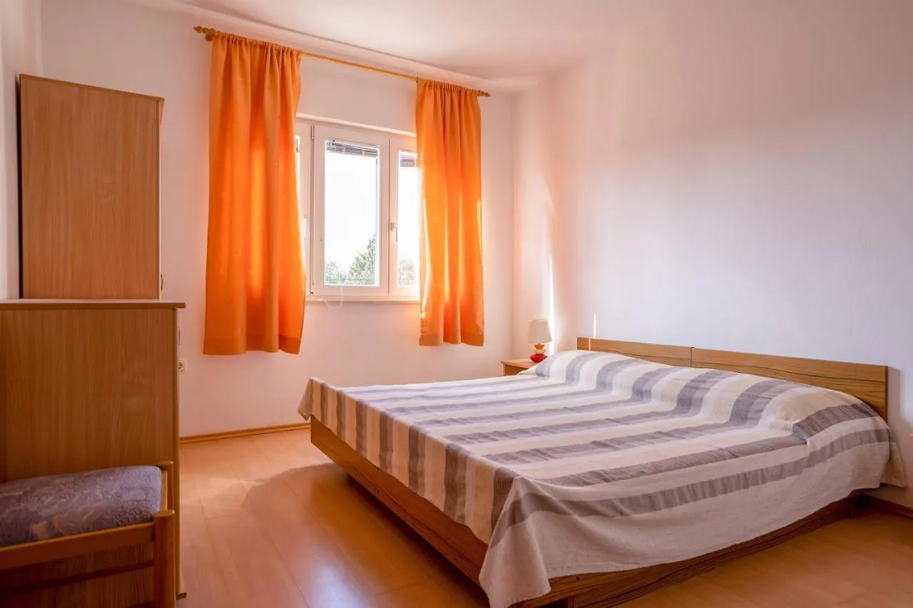 Apartments Valentin Privlaka